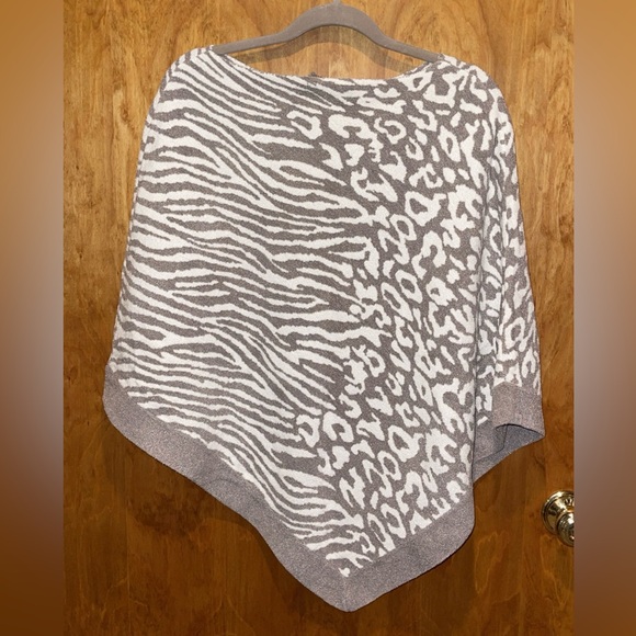 Barefoot Dreams Animal Print Poncho - Picture 3 of 6